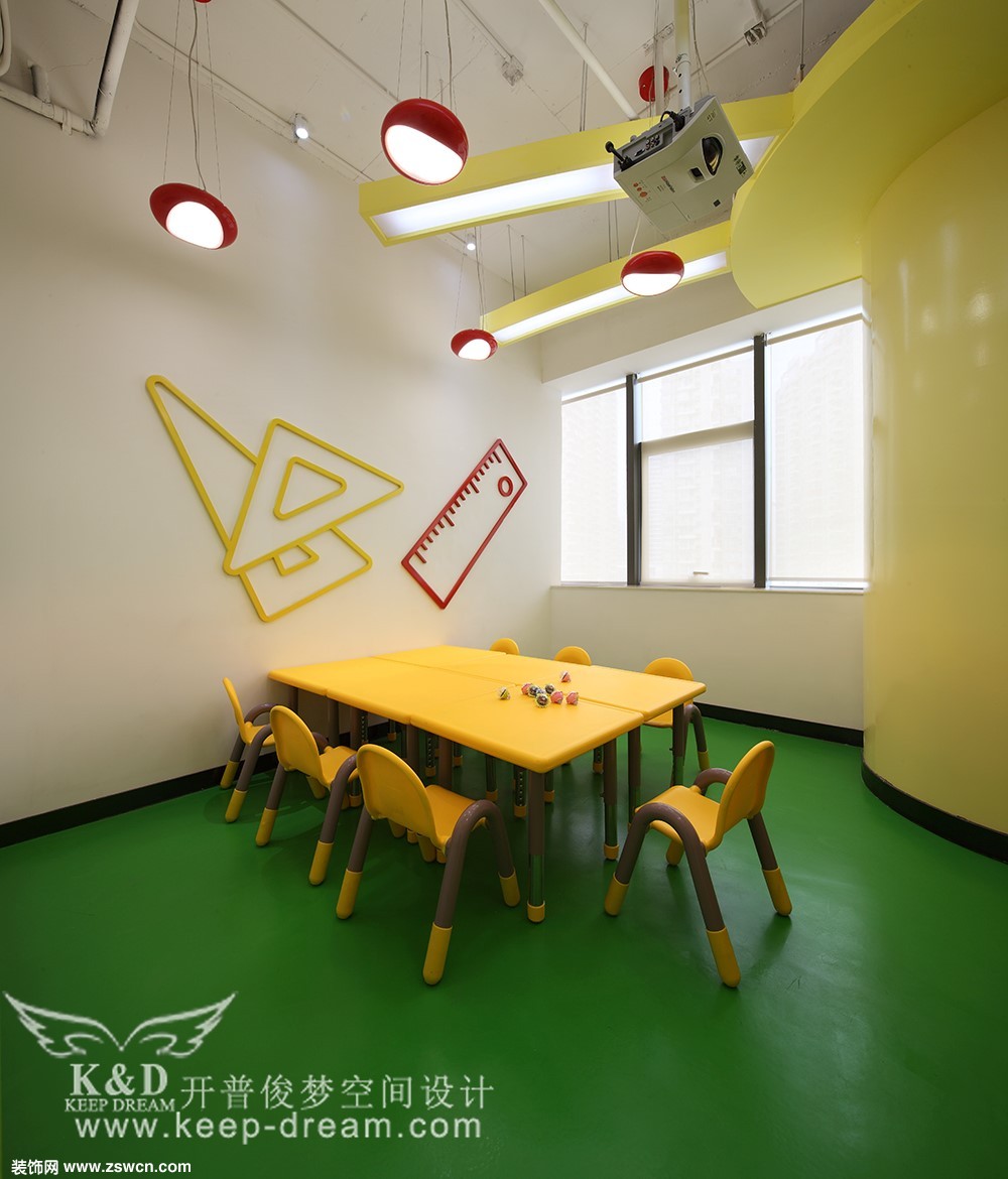 昂立国际培训学校(深圳民治店)【盒子里的糖果】