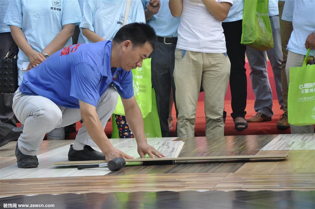 欧宝糯米胶双球锁扣地板荣耀上市