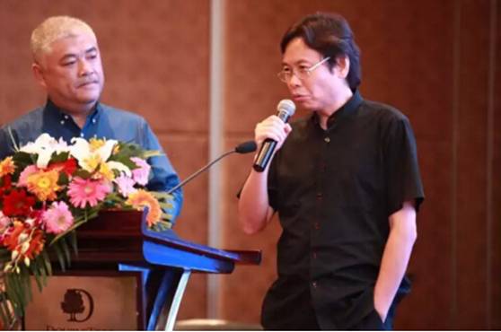 欧普约会大师:用光让你在工作时“分心”