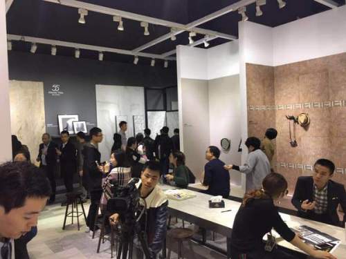 炸开了!广州设计周首日亚细亚展位人满为患
