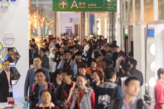 华灯璀璨,古镇灯博会开启金秋盛典